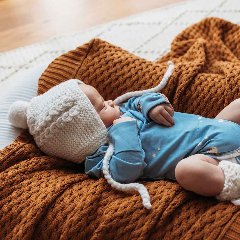 Ivory Merino Wool Bonnet & Booties - Image 9