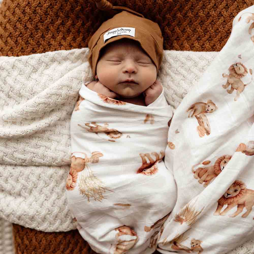 Lion Muslin Wrap Birth Announcement Set - Image 4
